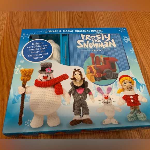 Frosty the Snowman Crochet Kit - Picture 1 of 3